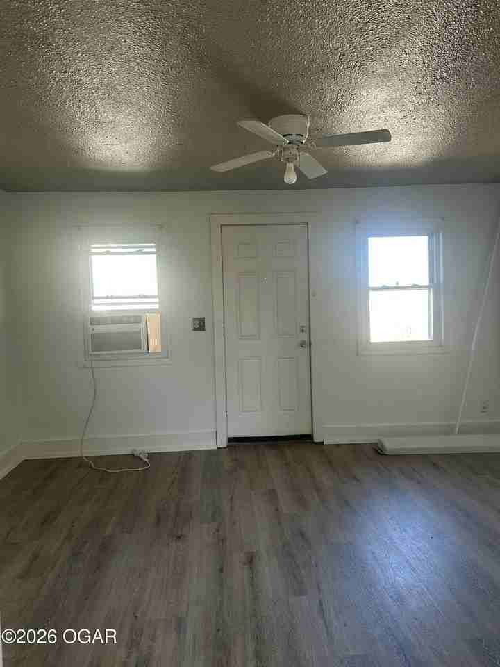 901 Roosevelt Ave #3 - Photo 3 of 9