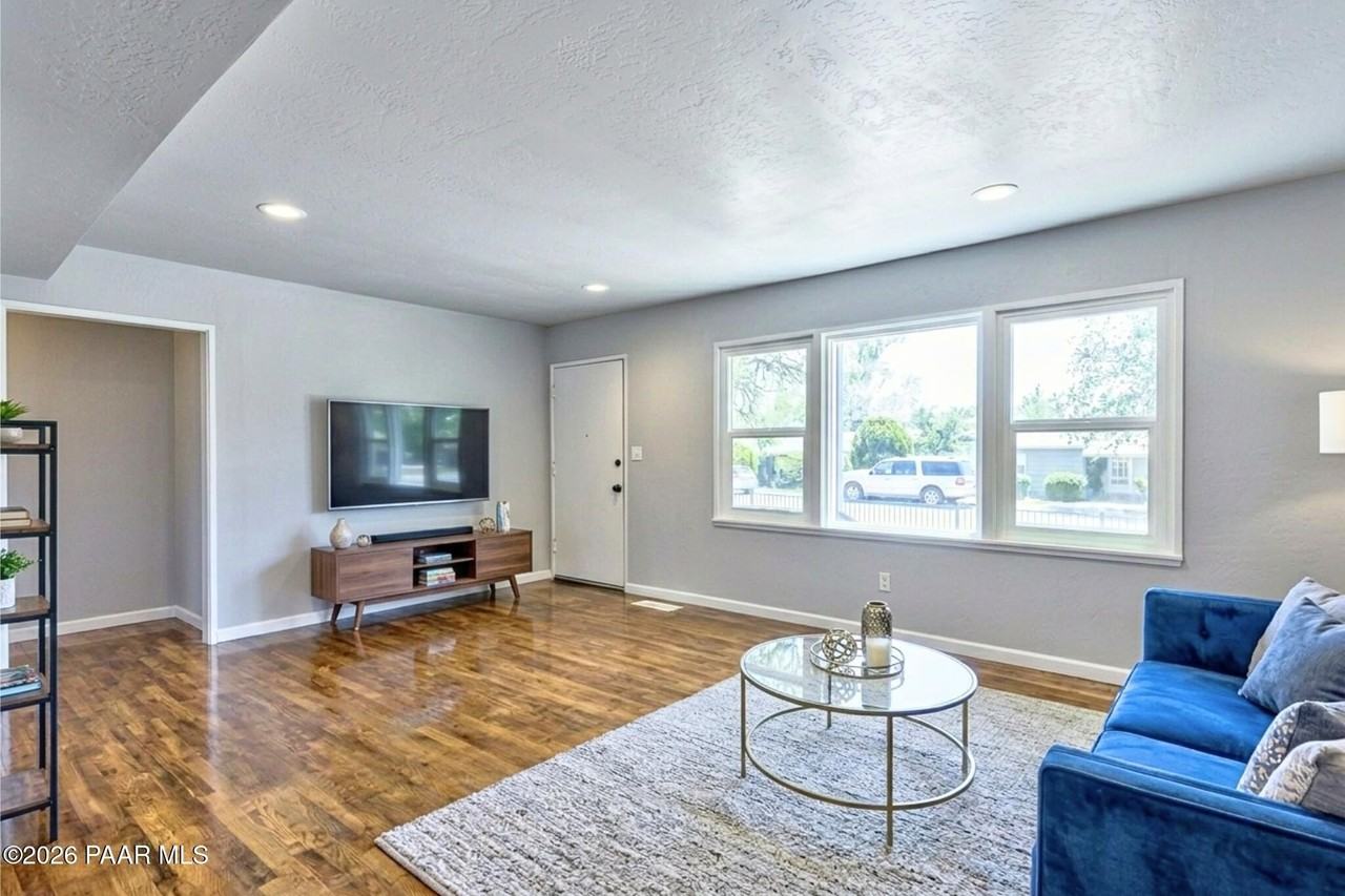 844 Flora St - Photo 7 of 18