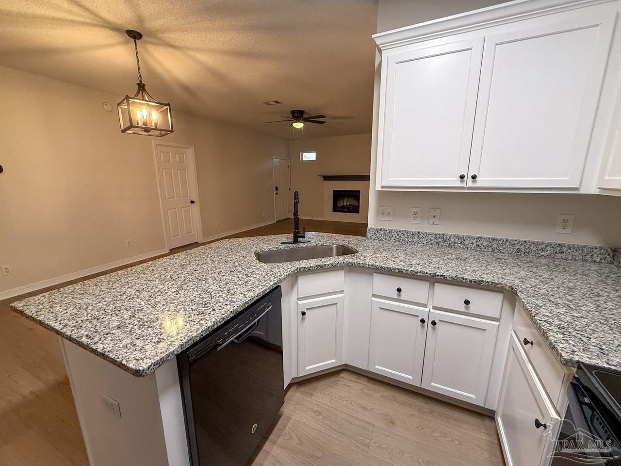 3227 E Gonzalez St - Photo 4 of 21