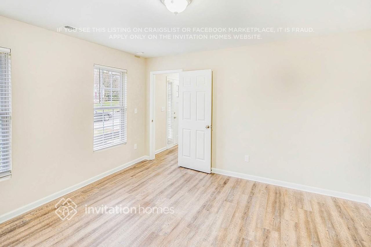 7029 Honey Tree Ln - Photo 4 of 30