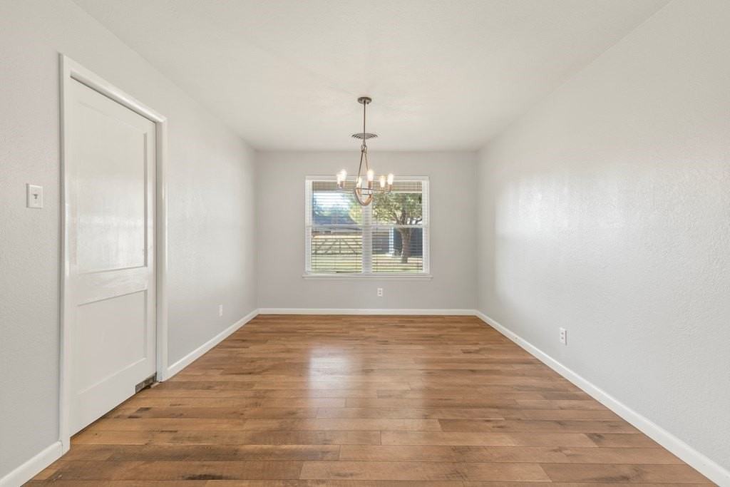 2519 Stanolind Ave - Photo 4 of 26