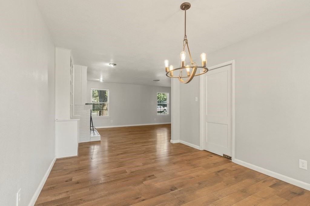 2519 Stanolind Ave - Photo 5 of 26
