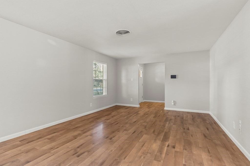 2519 Stanolind Ave - Photo 6 of 26