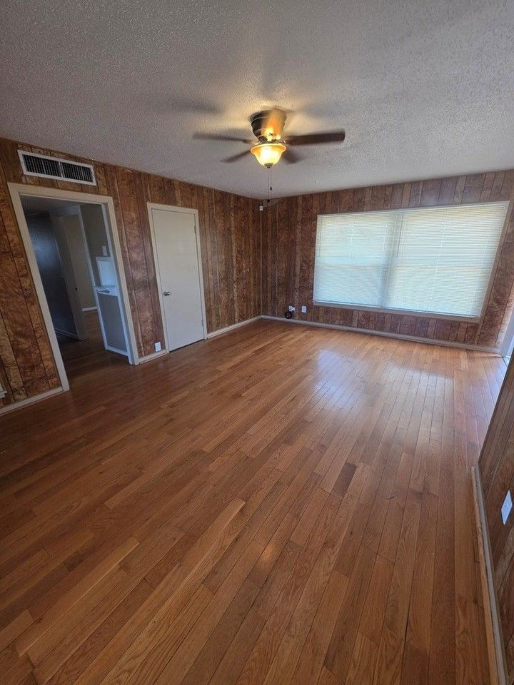 3311 Storey Ave - Photo 3 of 23