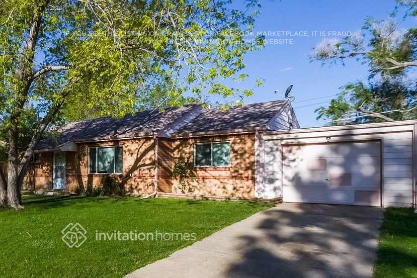 9301 Lillian Ln - Photo 3 of 21