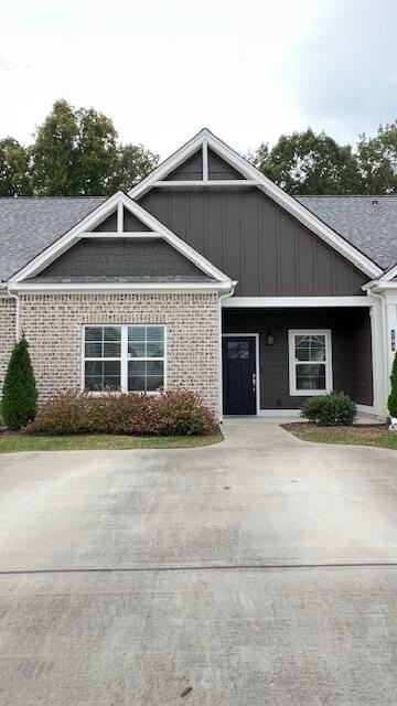 564 Bellingham Dr Ne - Photo 2 of 34
