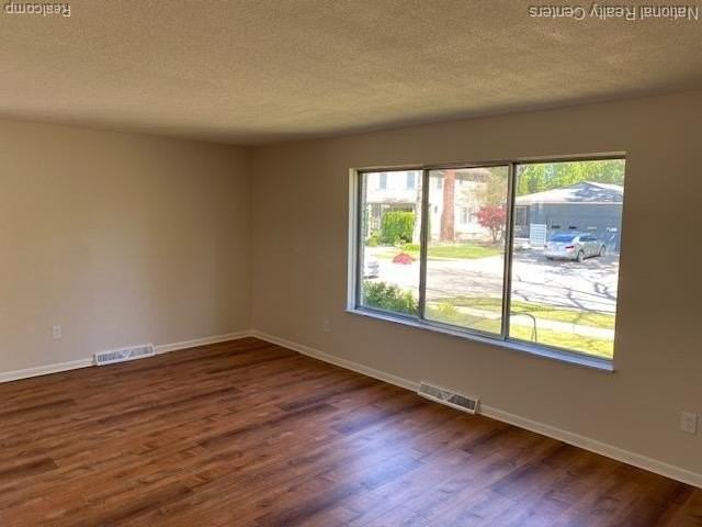 903 Roselawn Dr - Photo 4 of 12