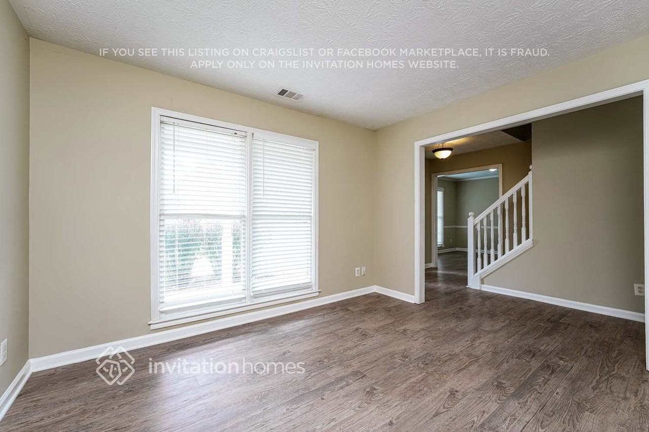 208 Ivy Creek Dr - Photo 4 of 18