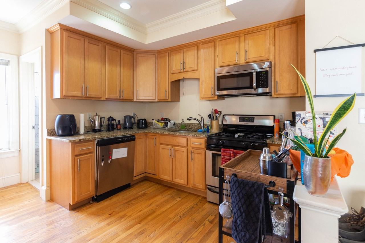27 Lothrop St - Photo 3 of 13