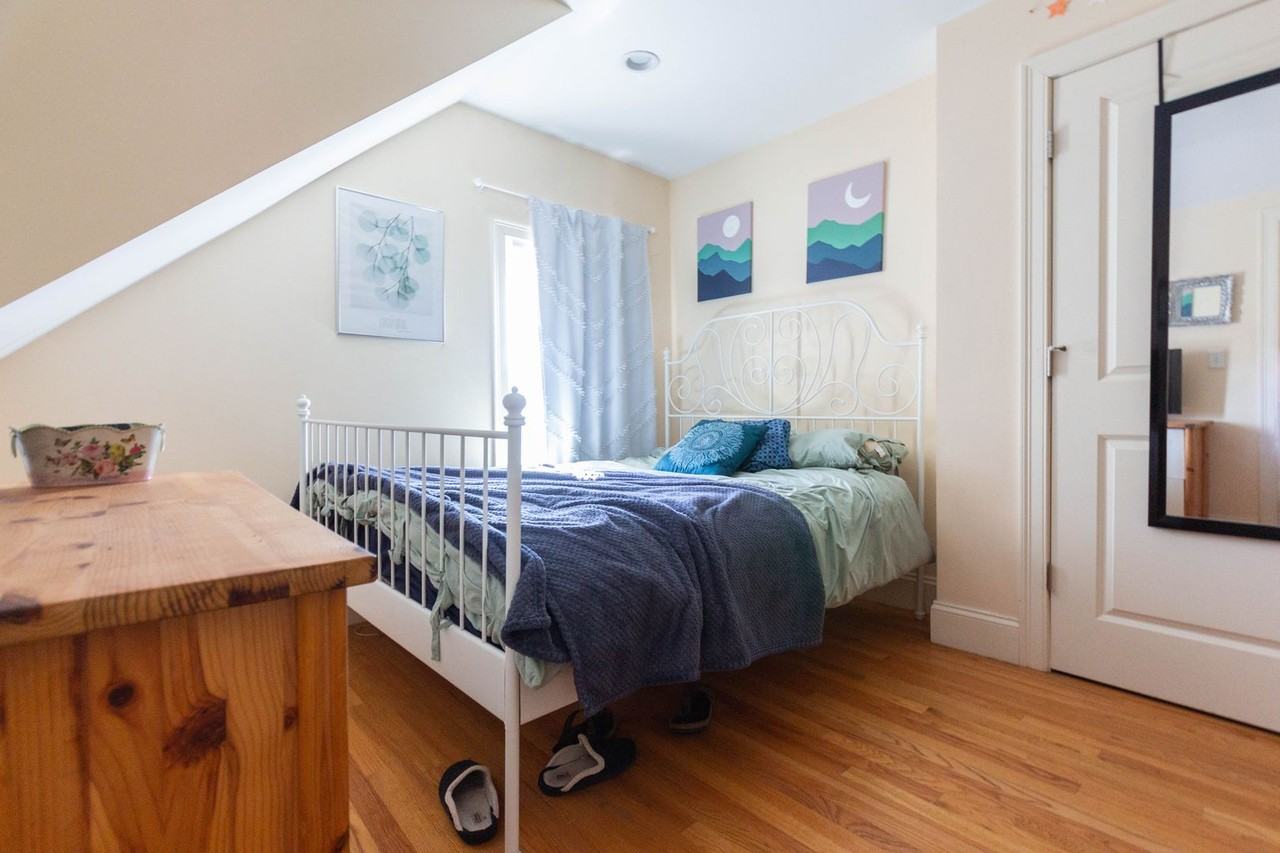 27 Lothrop St - Photo 6 of 13
