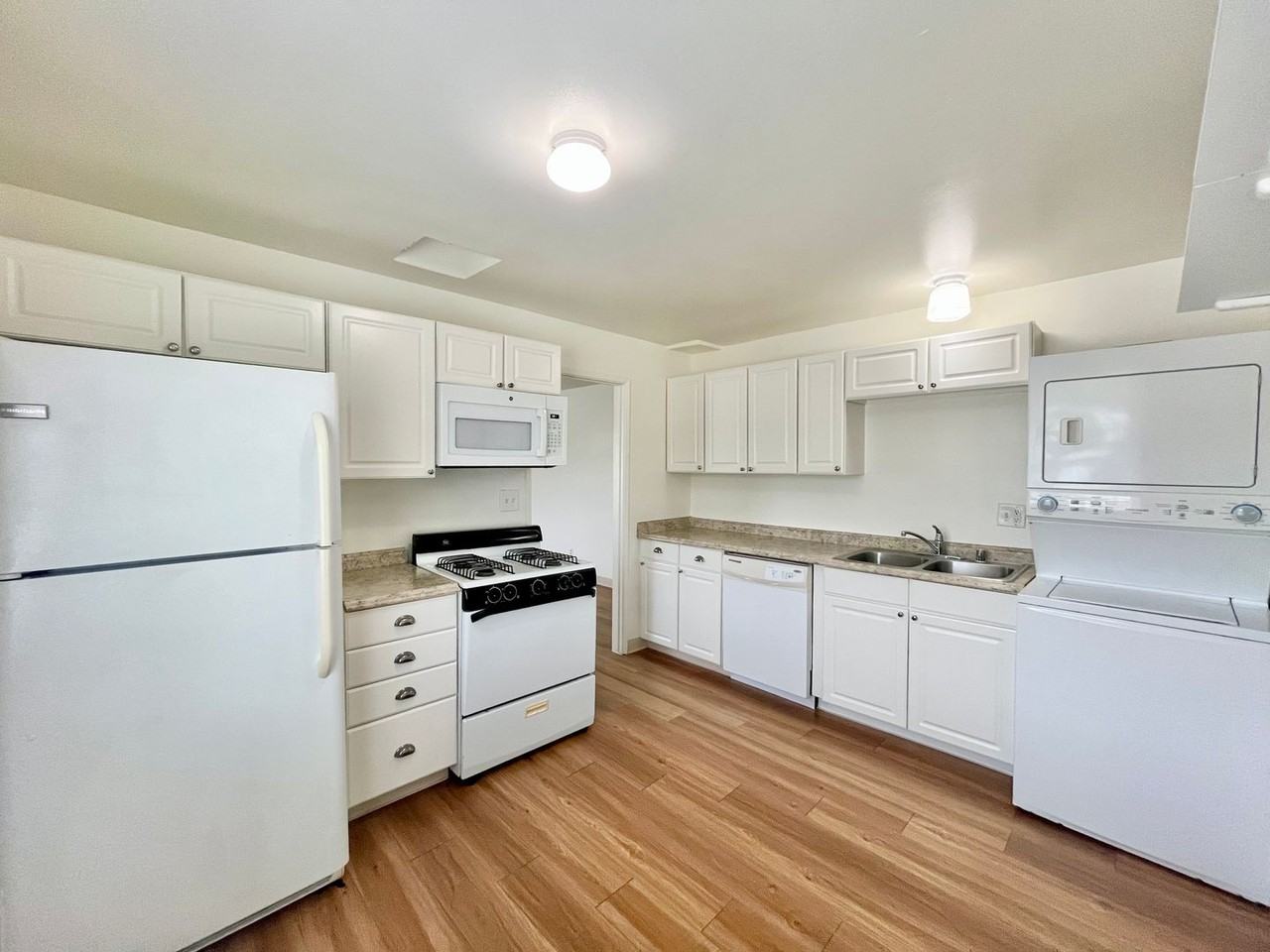 6083 Severin Dr - Photo 2 of 12