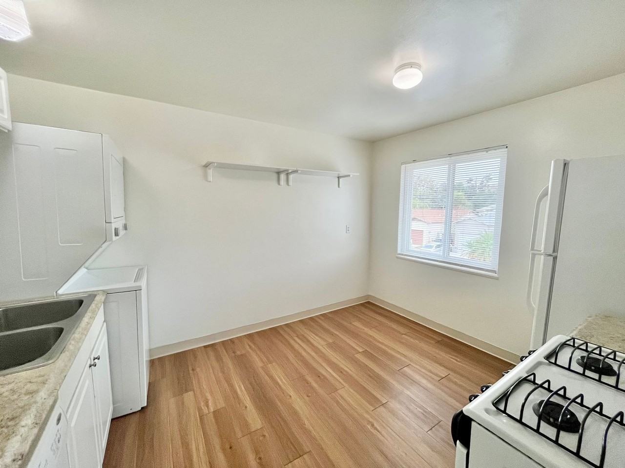 6083 Severin Dr - Photo 3 of 12