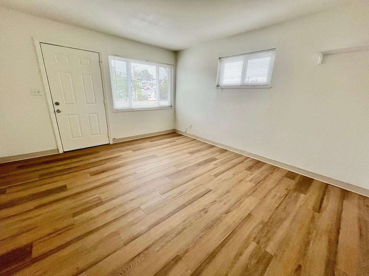 6083 Severin Dr - Photo 4 of 12