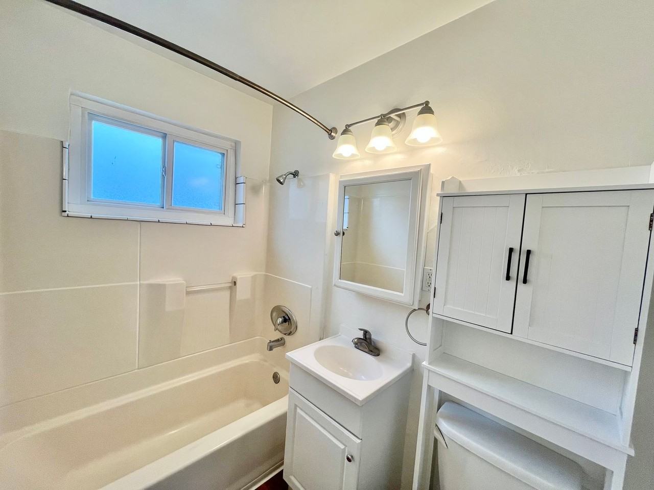 6083 Severin Dr - Photo 5 of 12