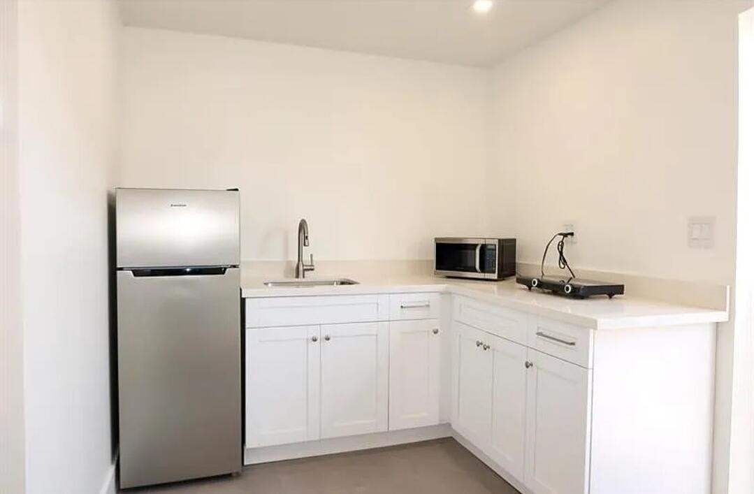 436 Fontana Dr - Photo 4 of 13