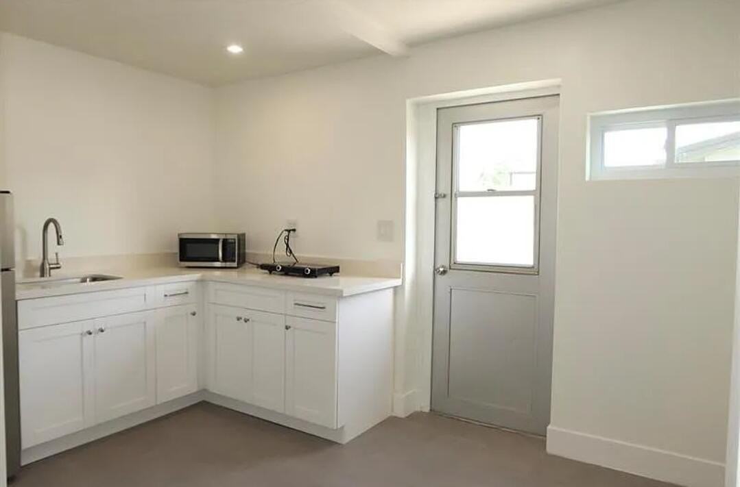 436 Fontana Dr - Photo 5 of 13