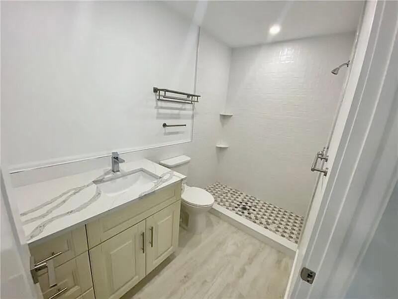 2635 Ne 17th St #2635 - Photo 5 of 14
