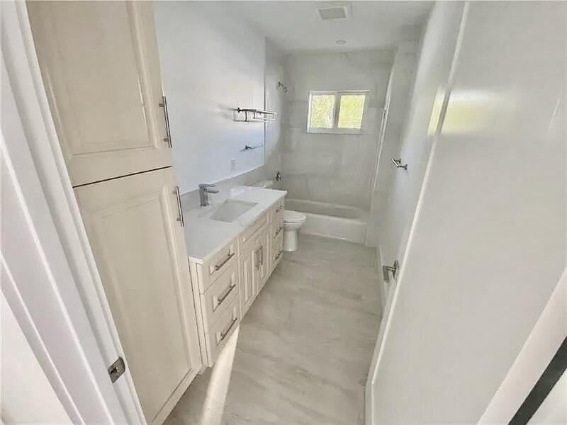 2635 Ne 17th St #2635 - Photo 6 of 14