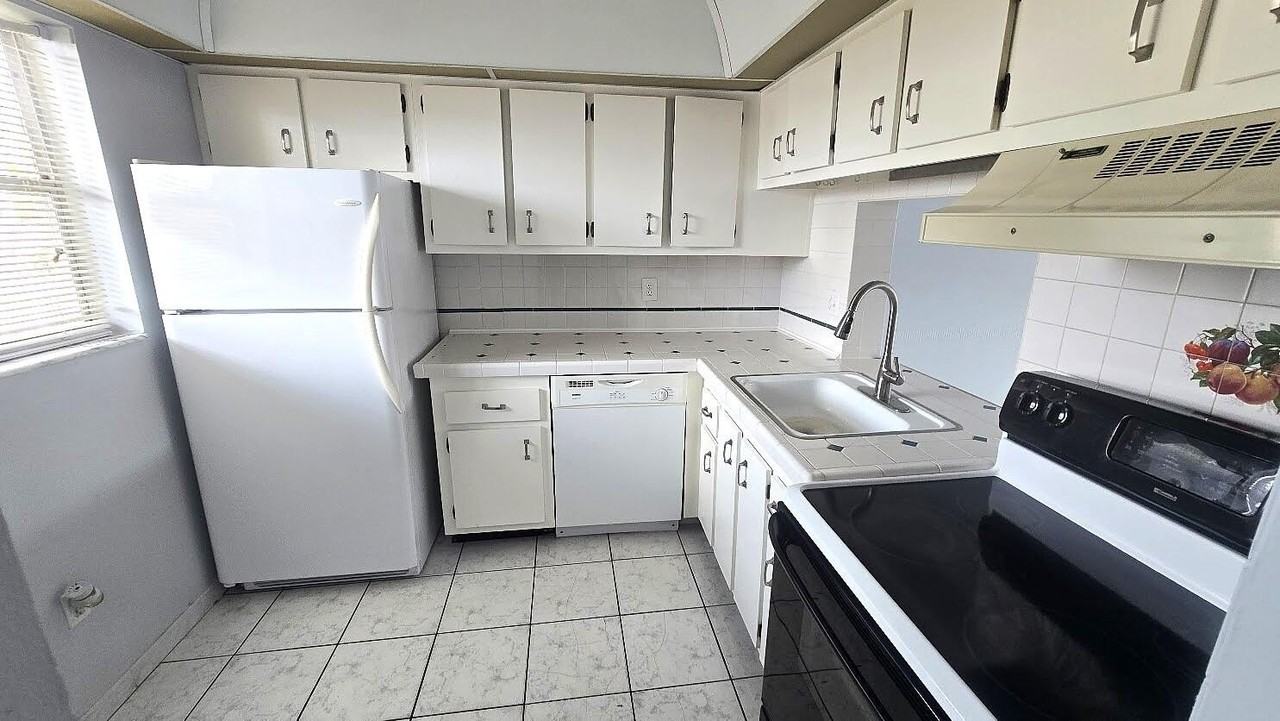 2800 Nw 56th Ave #G406 - Photo 2 of 10