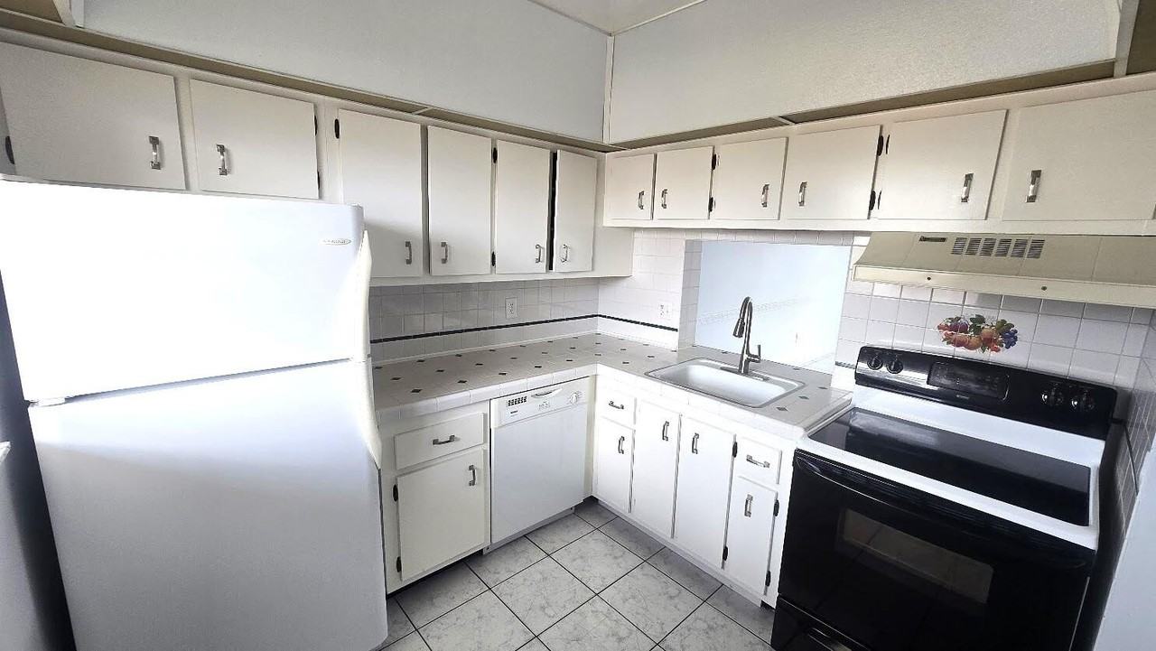 2800 Nw 56th Ave #G406 - Photo 3 of 10