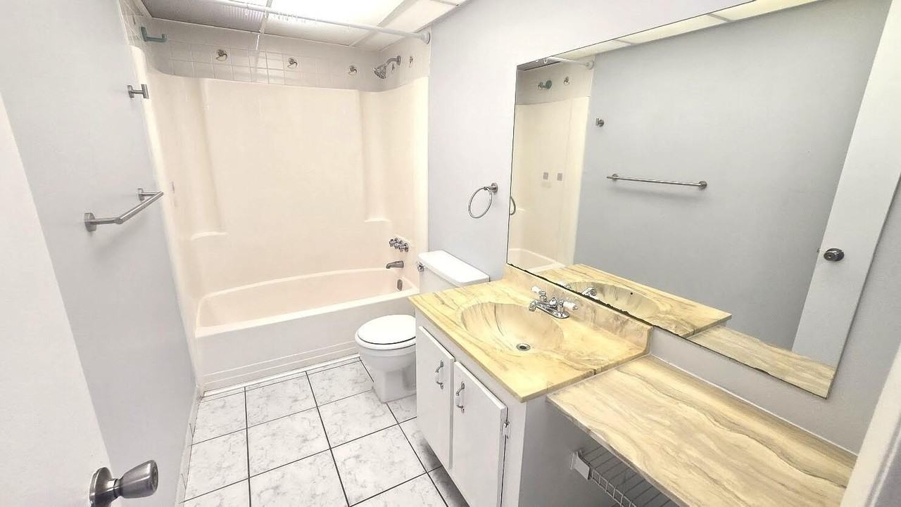 2800 Nw 56th Ave #G406 - Photo 7 of 10