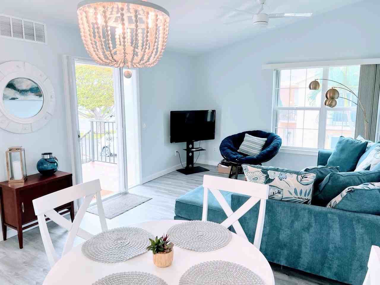 647 Waterside Dr - Photo 4 of 22