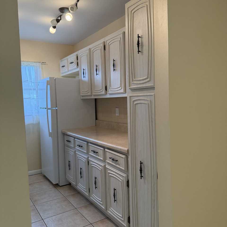 707 High Point Blvd N #C - Photo 7 of 20