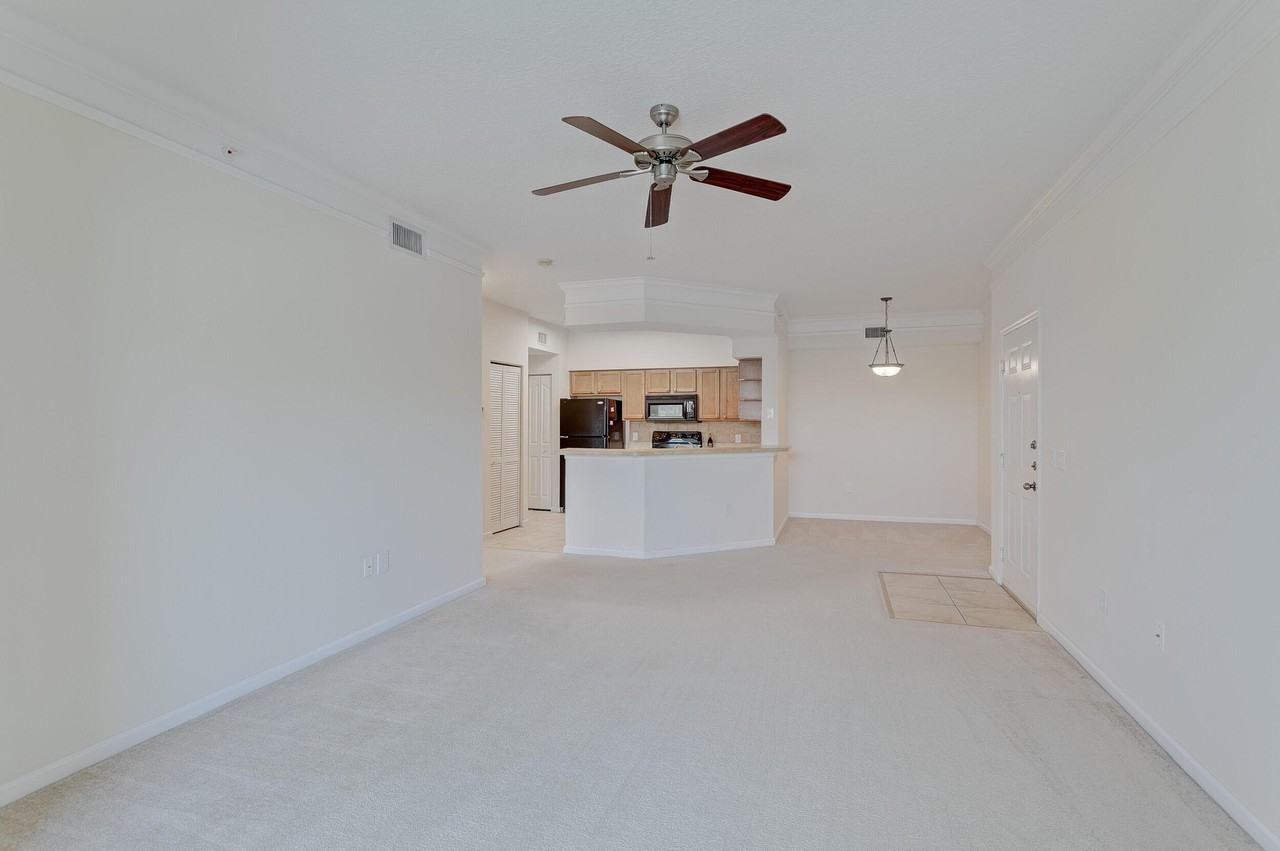 9303 Myrtlewood Cir W - Photo 5 of 45
