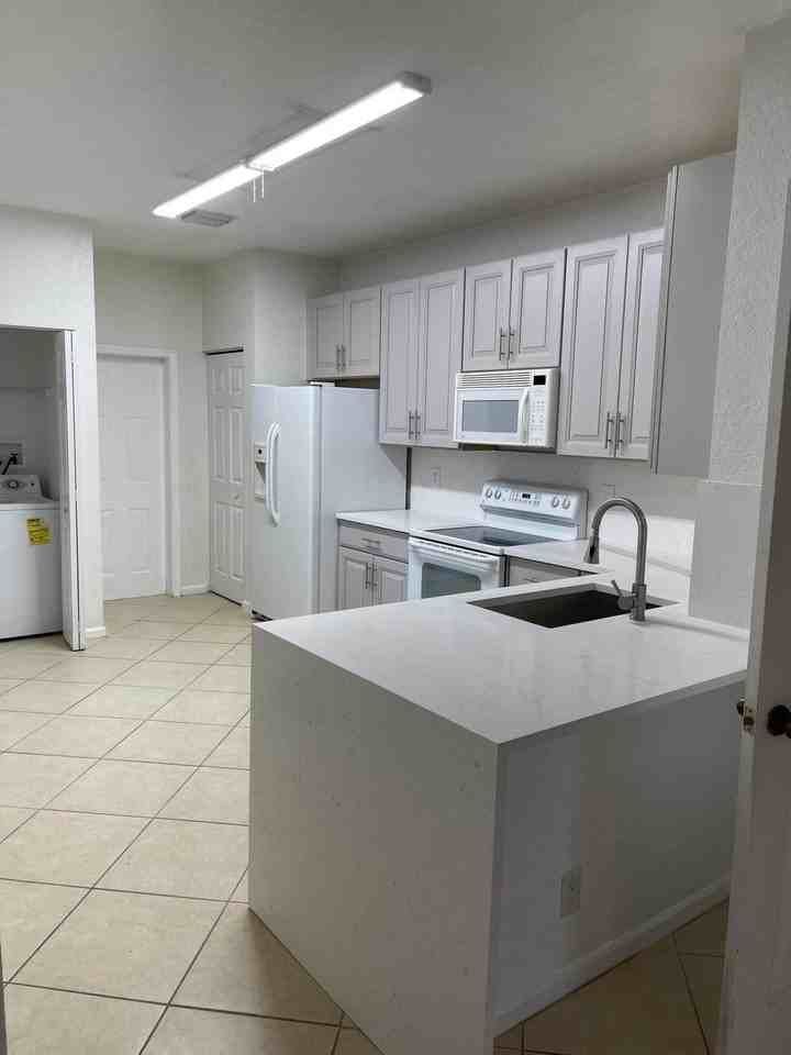 3909 Tree Top Dr #3909 - Photo 3 of 16