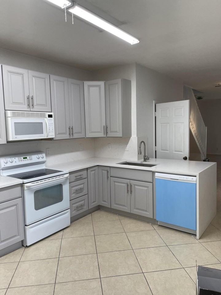 3909 Tree Top Dr #3909 - Photo 4 of 16