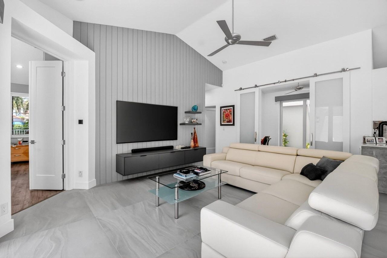 5063 Ventura Dr - Photo 4 of 50