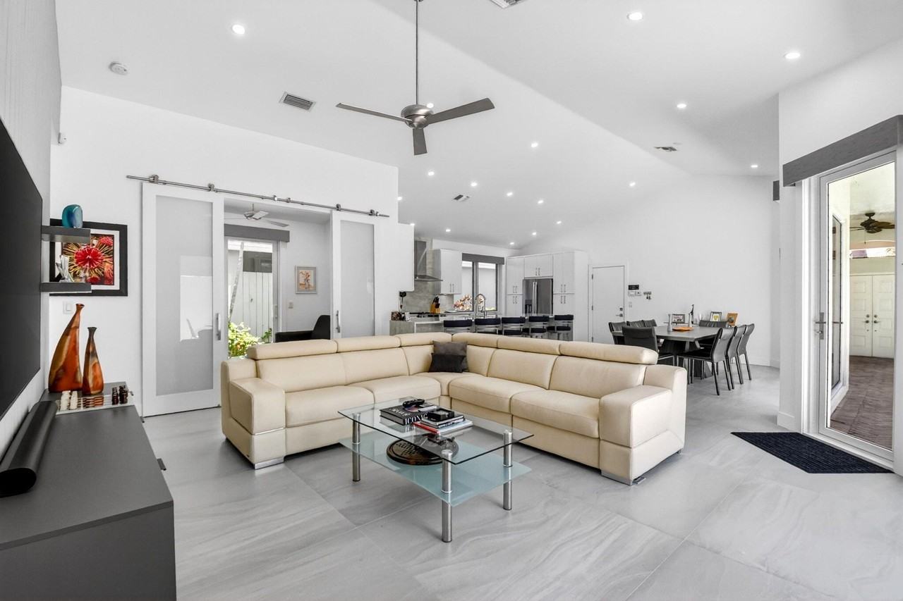 5063 Ventura Dr - Photo 5 of 50