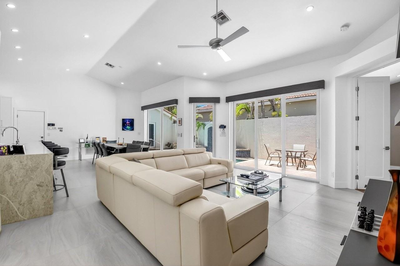5063 Ventura Dr - Photo 6 of 50