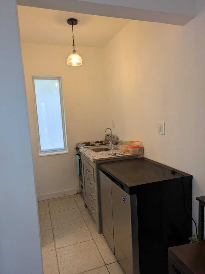 3312 Se 4th St #3 - Photo 3 of 7