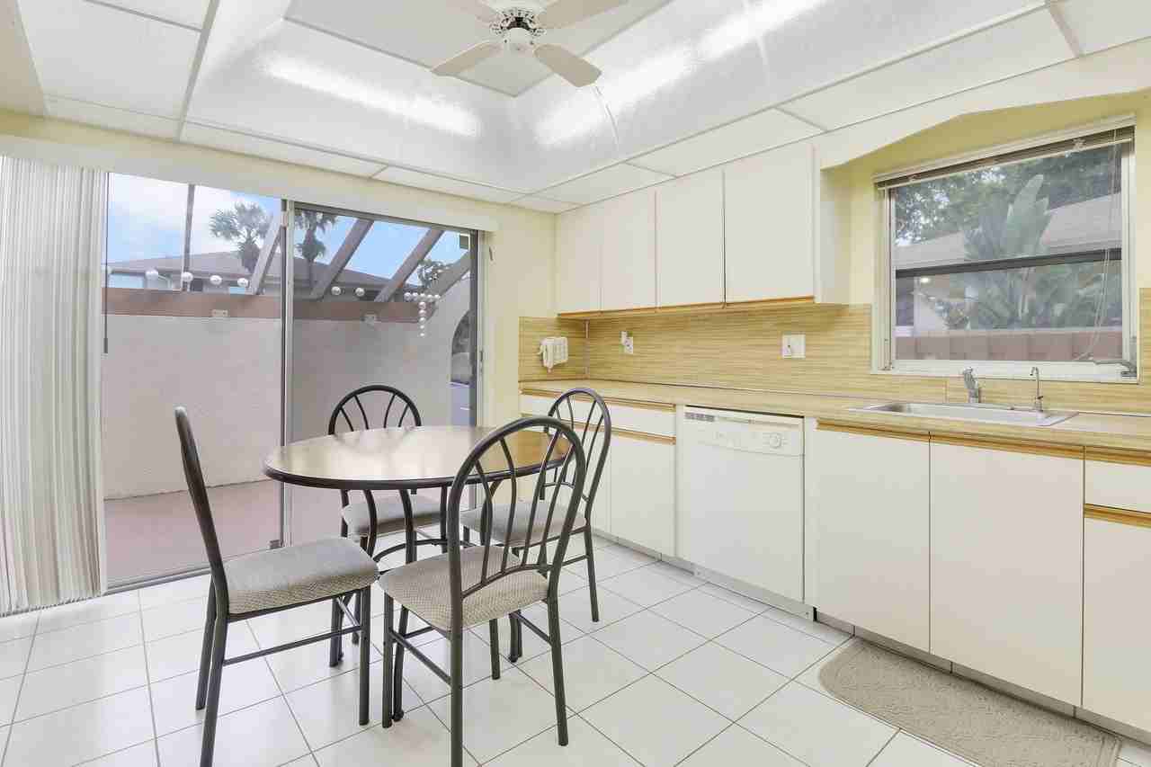 13759 Date Palm Ct #A - Photo 5 of 25