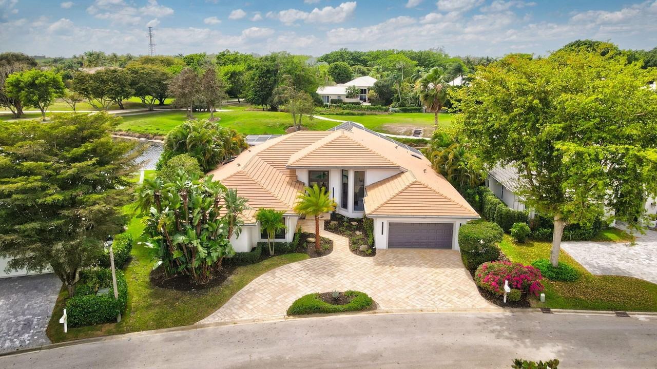 11180 Isle Brook Ct - Photo 2 of 50