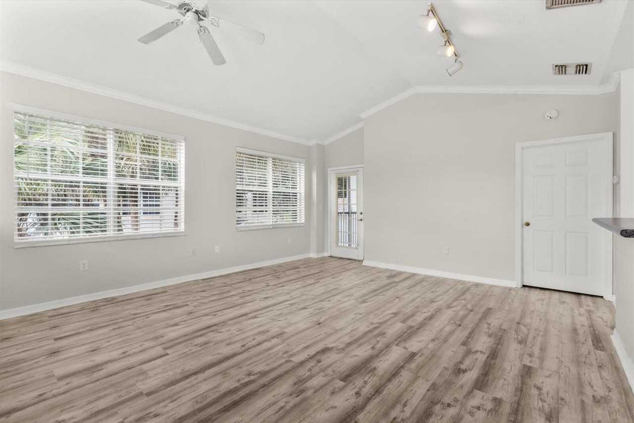 559 Se Prescott Pl #559 - Photo 5 of 34