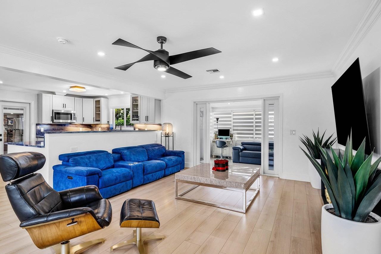 2866 Sw 8th St - Photo 6 of 39