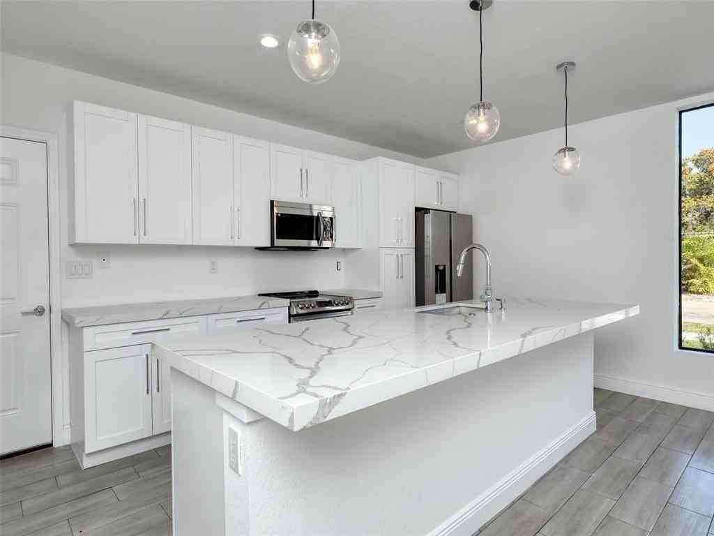 102 Nw 41st St #104 - Photo 3 of 34