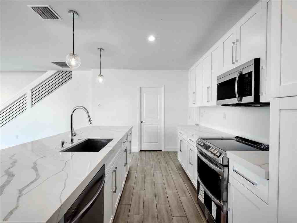 102 Nw 41st St #104 - Photo 4 of 34