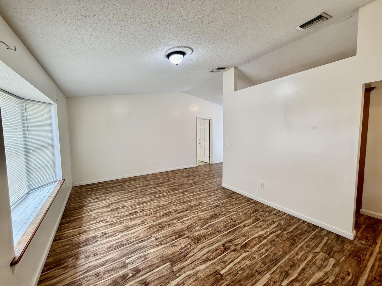 7902 Banyan St - Photo 5 of 12