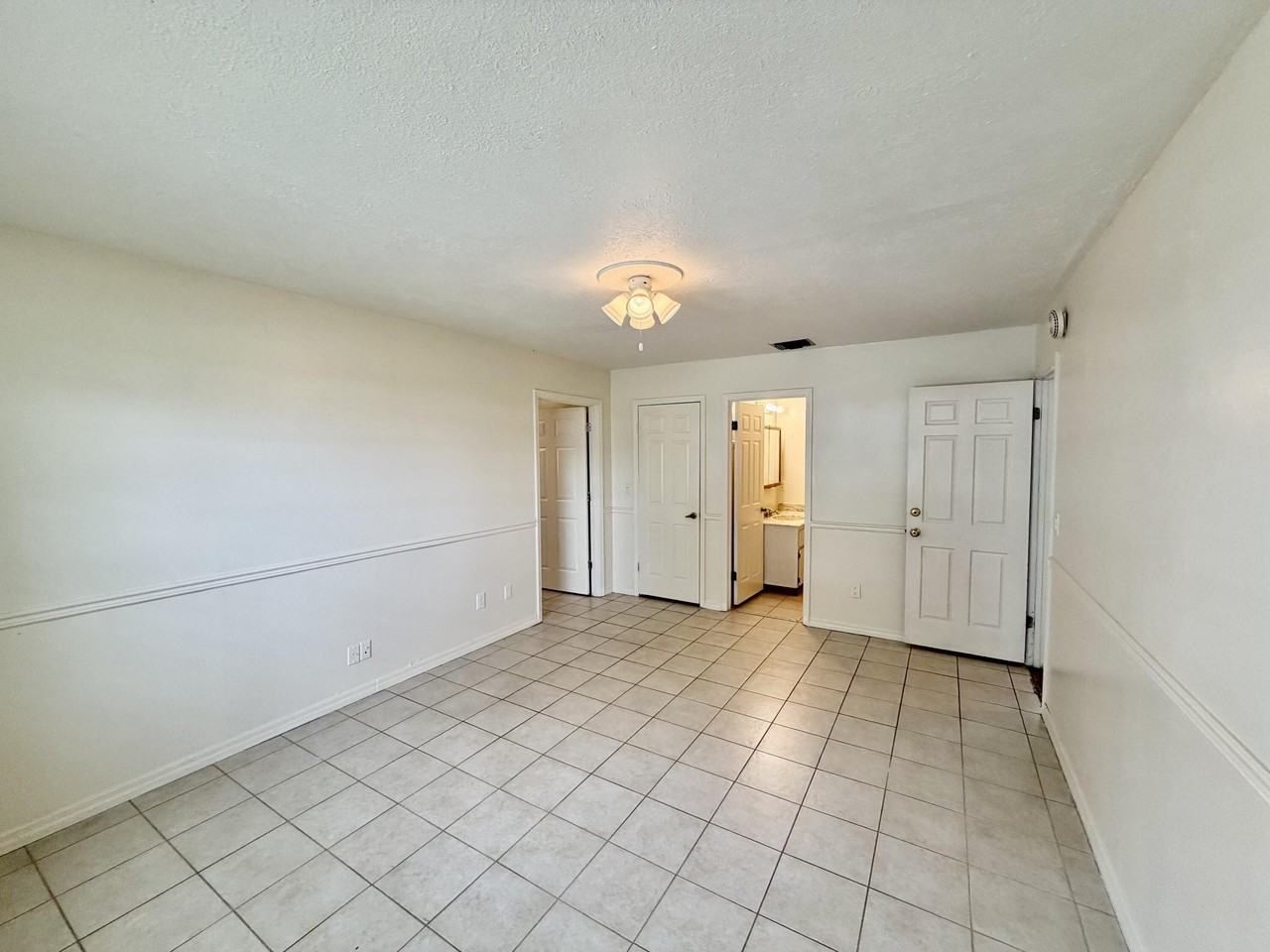 7902 Banyan St - Photo 7 of 12