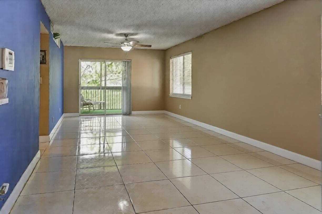 720 Nw 91st Ter - Photo 4 of 16
