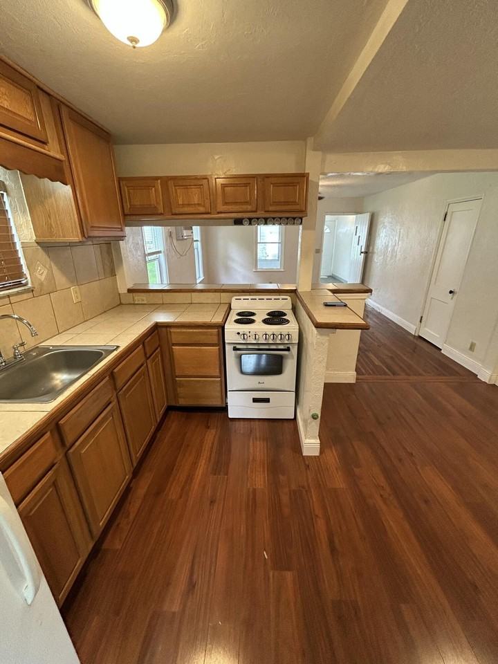 710 Se 16th St #A - Photo 3 of 16