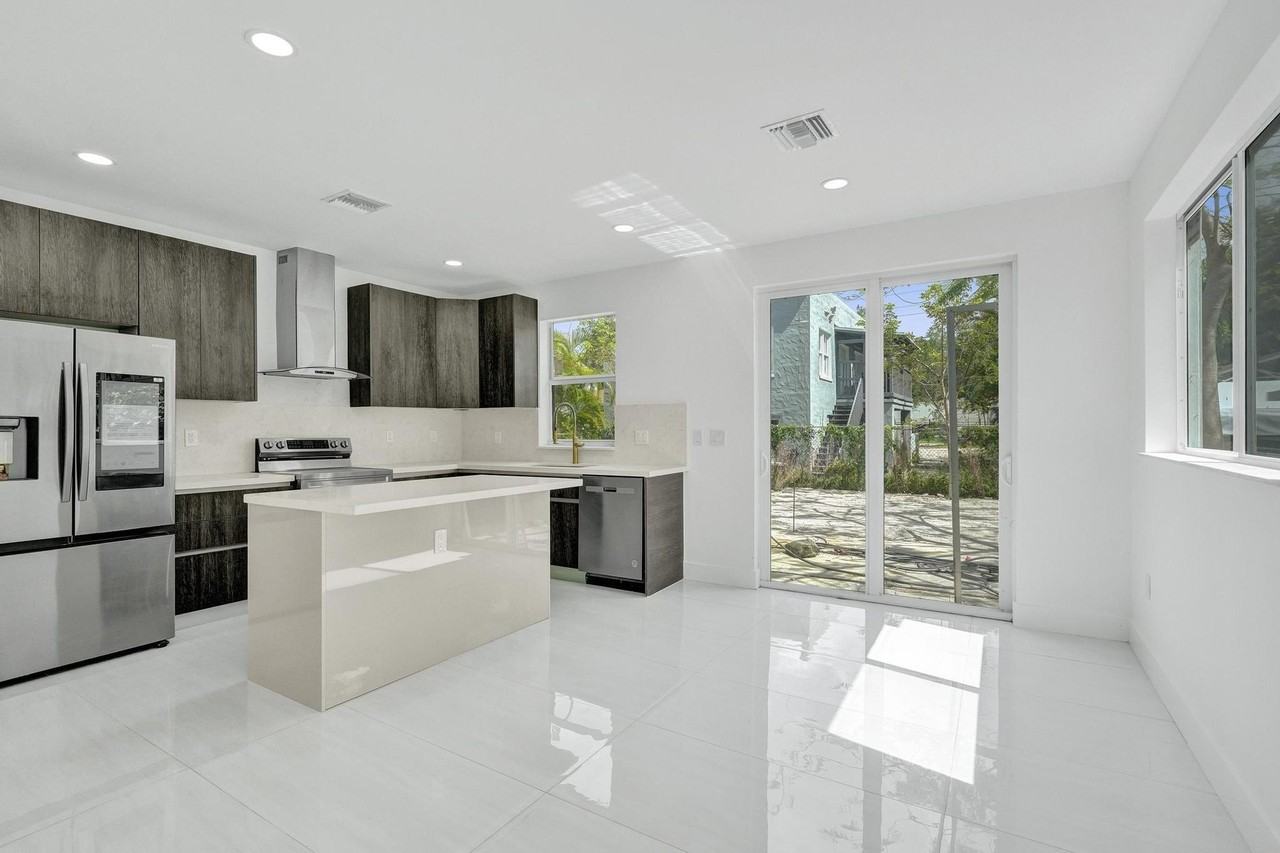 1213 W Las Olas Blvd - Photo 2 of 25