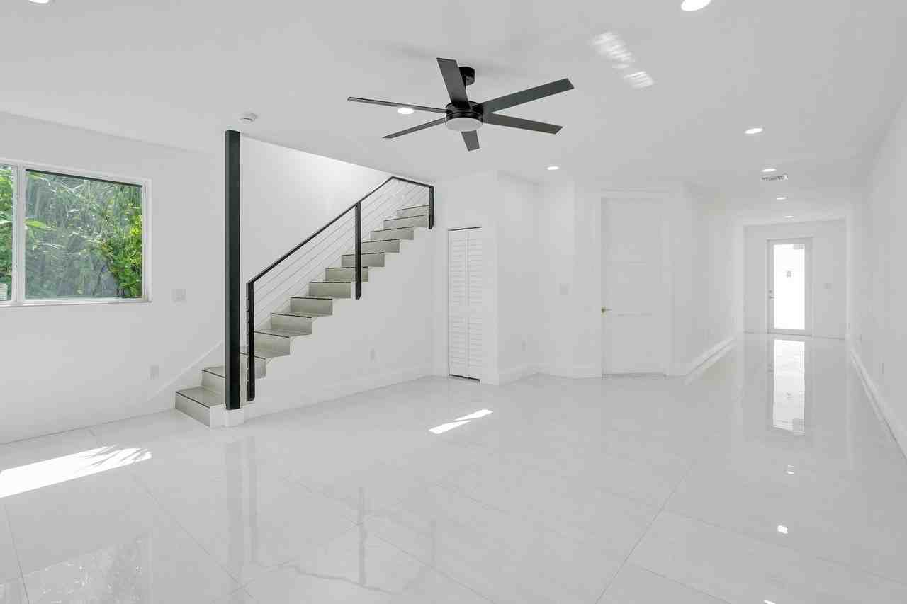 1213 W Las Olas Blvd - Photo 3 of 25
