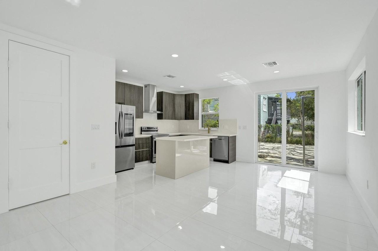 1213 W Las Olas Blvd - Photo 7 of 25