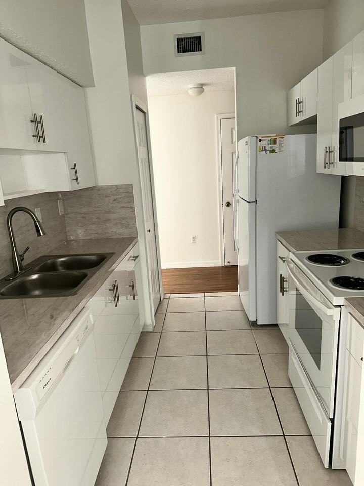 7085 Nova Dr #320 - Photo 6 of 17