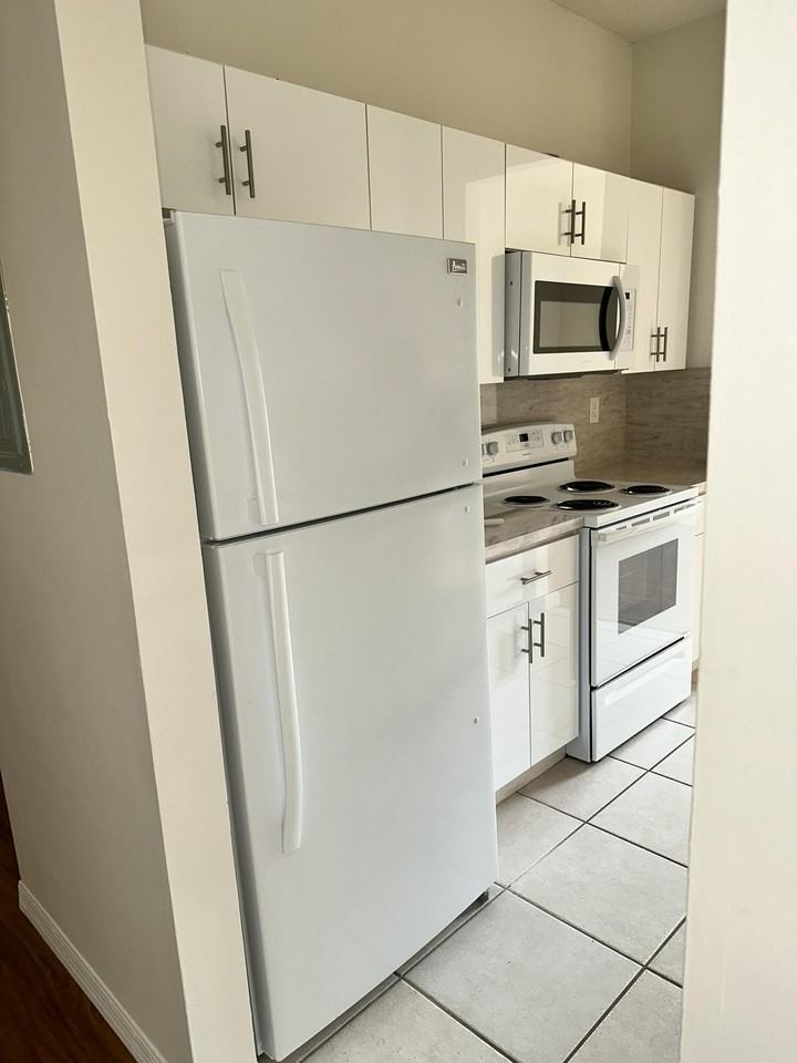 7085 Nova Dr #320 - Photo 7 of 17