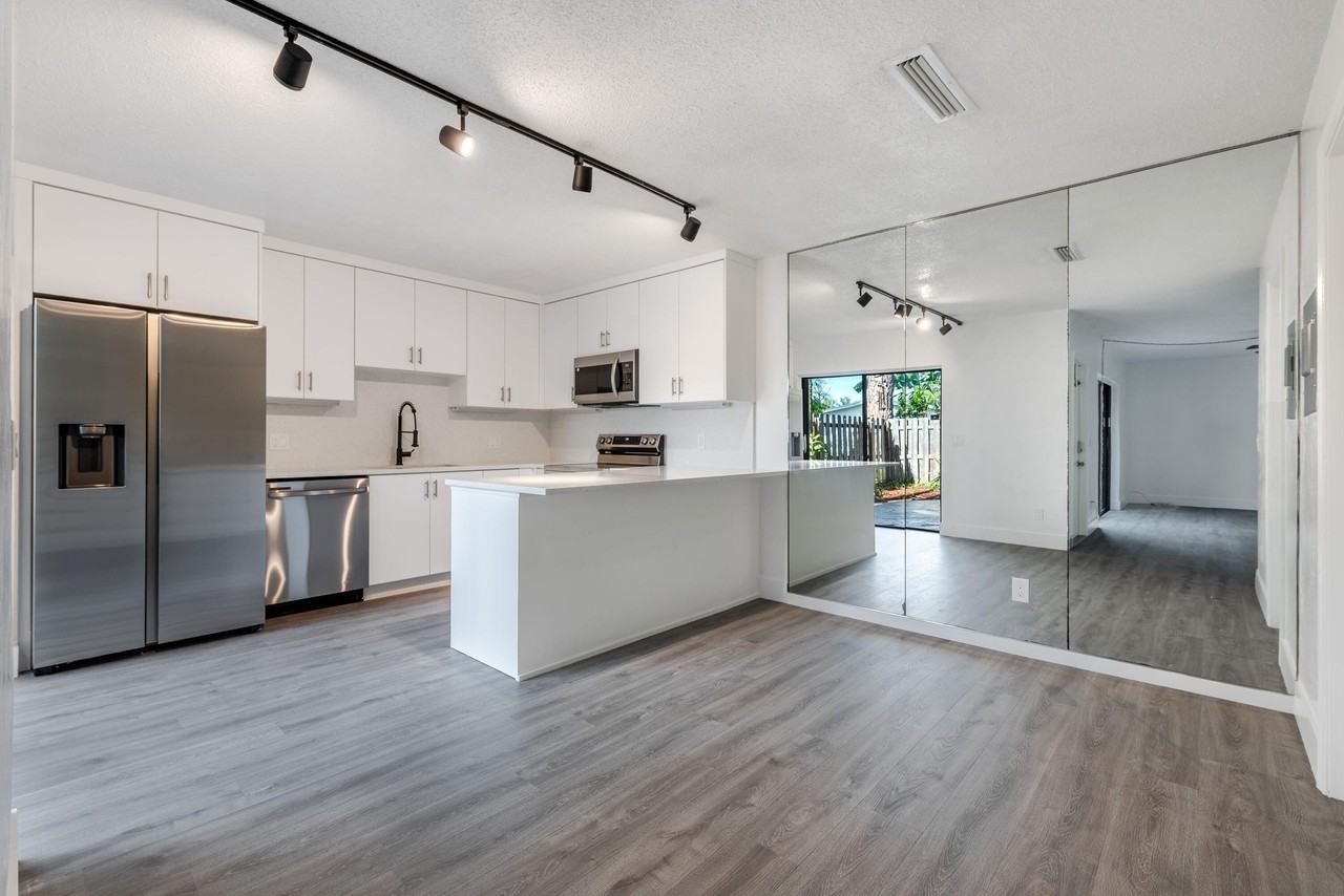 471 Kirk Rd #D - Photo 6 of 28